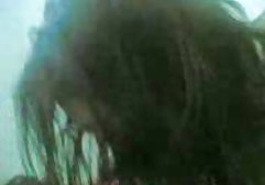 Dude wärmt die Löcher seiner softporn deutsch Freundin mit dicken Dildos