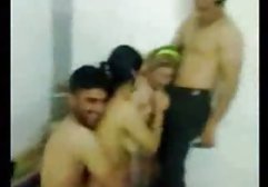Die schlanke Brünette lutscht einen fetten Schwanz und hd deutsch porn fickt mit ihrem Geliebten