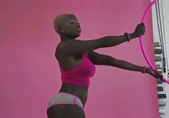 Brünette Samia Duarte in rosa jeanette german porn Leggings wird in engen Anal gefickt