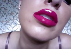 Der yourporn german Typ beobachtet, wie seine Freundin masturbiert, während er aktiv an seinem langen Schwanz wichst