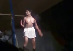 Eine junge Latina lutschte einen Schwanz für deutsch xxx einen reifen Mexikaner