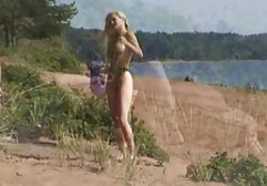 Der Typ steckte Wunderkerzen in die Ärsche von drei Schlampen und zündete sie an, mature deutsch sex woraufhin er die Huren abwechselnd mit einem riesigen Dildo fickte