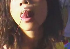Unrasierte vollbusige Schlampe masturbiert sex porn deutsch mit einem Falaminator