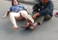 Michelle Brown bekommt keinen tiefen Blowjob mit einem Wasserschlauch, es ist viel besser, wenn er einen echten lebenden Schwanz im Mund german free xxx hat, aber der Typ wollte mehr