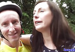 Typ mit einem dicken Schwanz fickt eine sexy schwarze Frau und gießt Creampie auf german orgasmus tube den Arsch