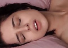 Die Brünette youporn deutsch kostenlos Sabrina Banks fickt ihre Löcher am Pool