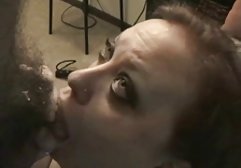 Schöne Blondine mit einer gedrehten Figur masturbiert süße Pussy best german pornos