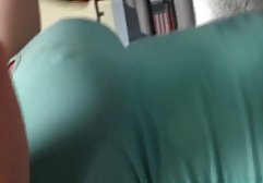 Sexy Taylor streichelt ihre german solo masturbation Muschi zu Weihnachten