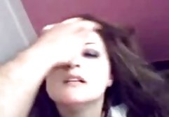 Eine sexy, junge Brünette in kleinen blauen Höschen sitzt mit gespreizten Beinen in gay tube deutsch der Nähe des Parkplatzes, um ihre saftig rasierte Muschi in der Öffentlichkeit mit ihren langen Fingern zu streicheln