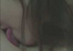 Sexy Brünette mit Tätowierungen sex porn deutsch gehackt wird in engen anal gefickt